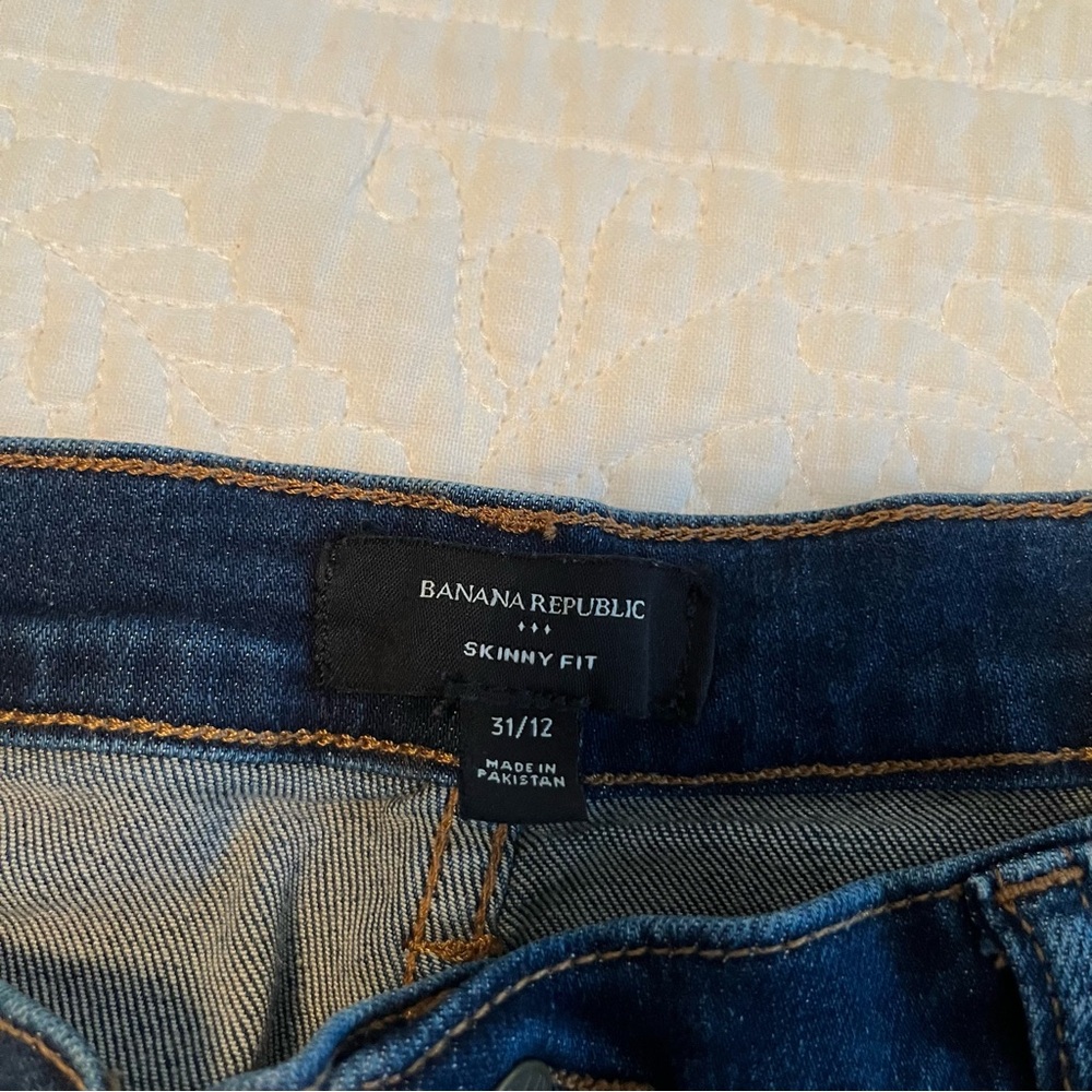 BANANA REPUBLIC FACTORY Mid-Rise Skinny Jean
12/31 | Dark Wash - Picture 7 of 9